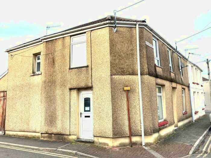 2 Bedroom Flat To Rent In Nith Street, Aberdare, CF44
