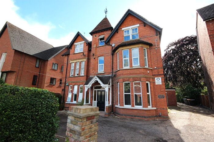 2 Bedroom Flat For Sale In Linden Road, Bedford, Bedfordshire, MK40