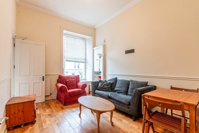3 Bedroom Flat To Rent In L East Mayfield, Edinburgh, EH9
