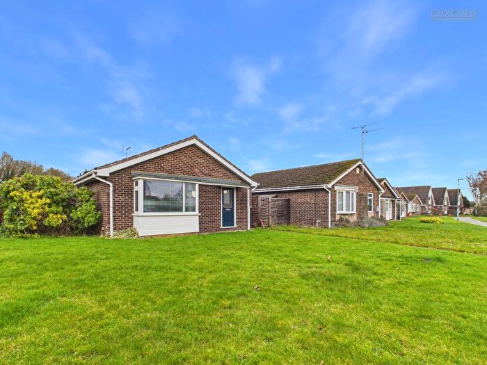 2 Bedroom Detached Bungalow For Sale In Walcot Walk, Peterborough, PE3