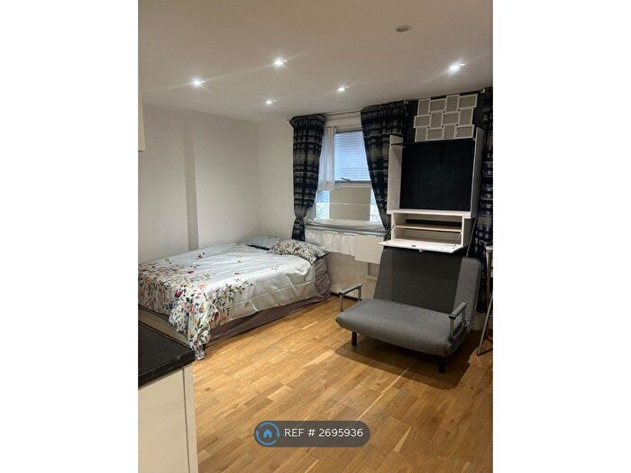 Studio To Rent In Second Floor, London, W2