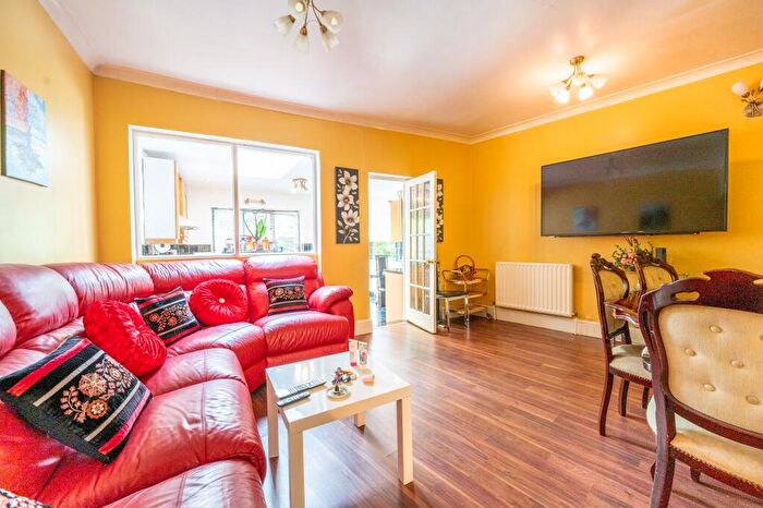 6 Bedroom Semi Detached House For Sale In Empress Avenue, London, E4