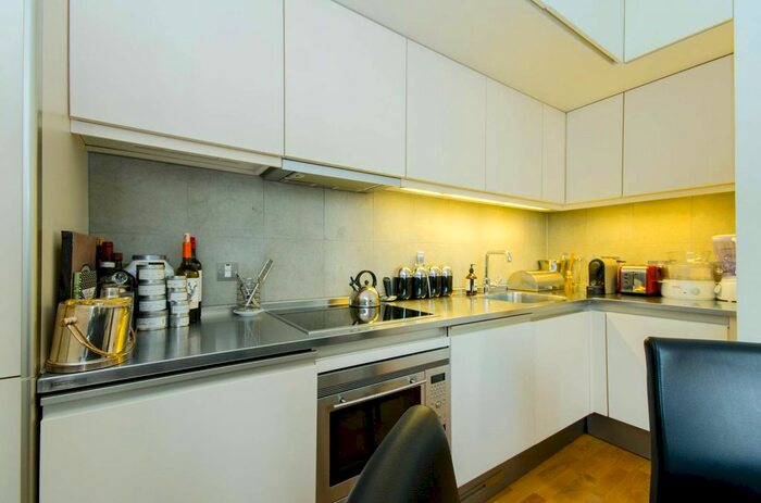 1 Bedroom Flat To Rent In Great Turnstile, Holborn, London WC1V