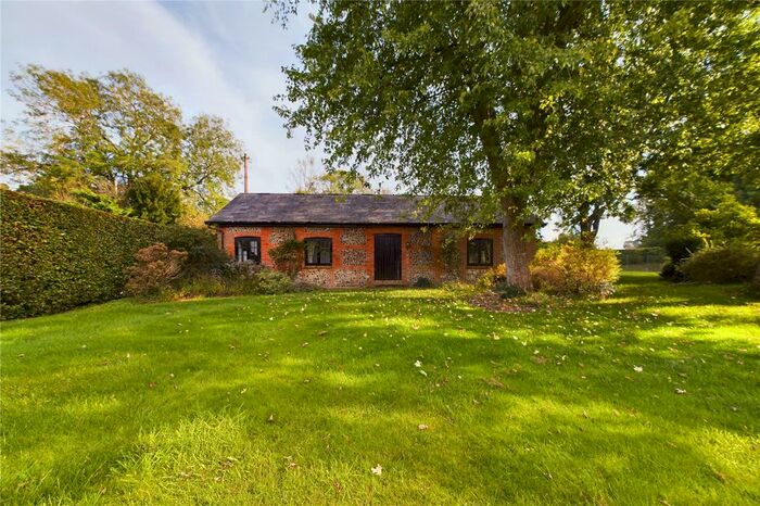 2 Bedroom Bungalow To Rent In Mead Lane, Lower Basildon, Reading, Berkshire, RG8