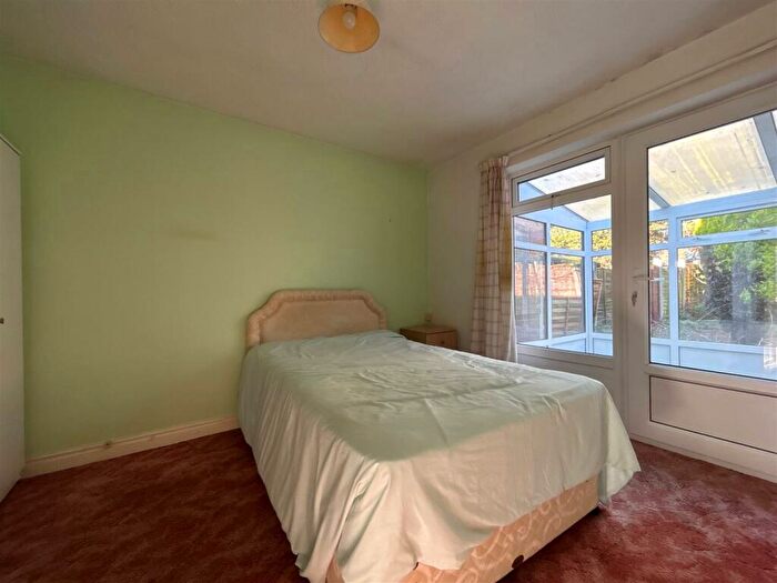 2 Bedroom Bungalow For Sale In Johnsons Grove, Oldbury, B68