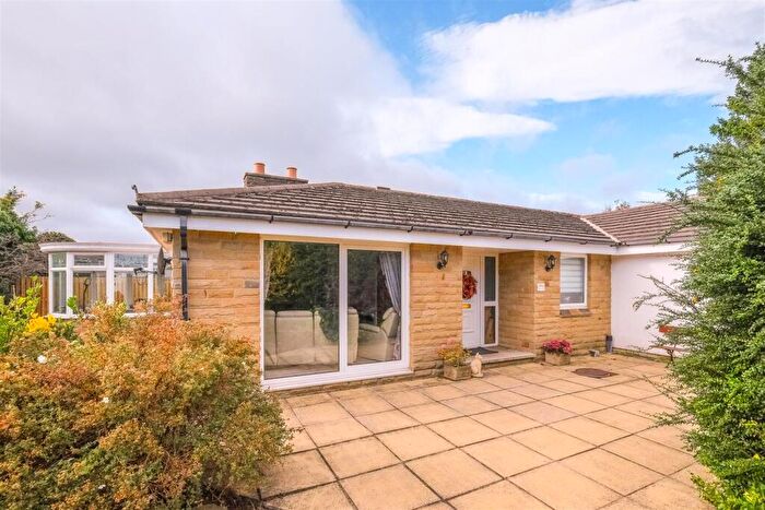 3 Bedroom Detached Bungalow For Sale In Hedge Top Lane, Halifax, HX3
