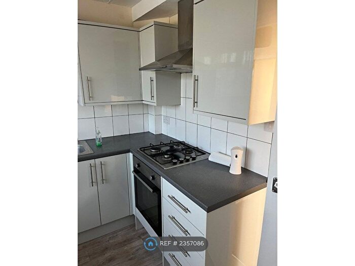 2 Bedroom Flat To Rent In Cymbeline Way, Rugby, CV22