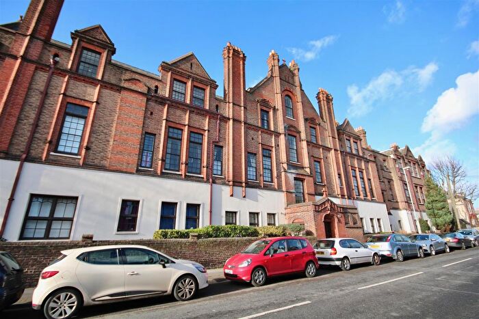 1 Bedroom Flat To Rent In Brandon Court, Southsea, PO5
