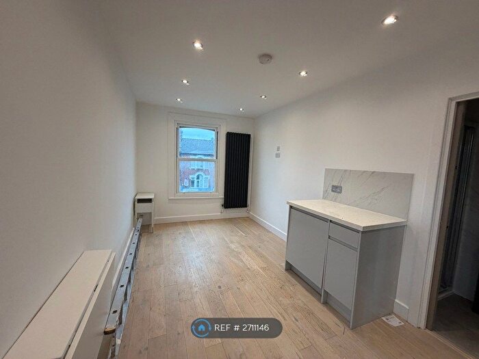 Studio To Rent In Junction Road, London, N19