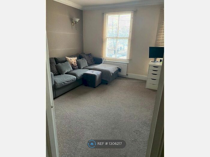 1 Bedroom Flat To Rent In Westmoreland Terrace, London SW1V
