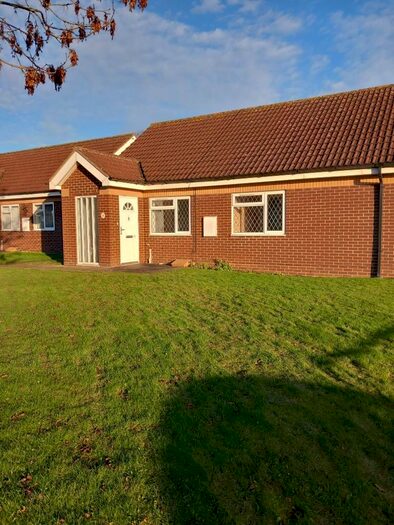 2 Bedroom Semi-Detached Bungalow To Rent In Adlard Grove, DN36