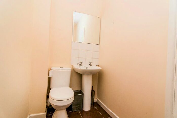 1 Bedroom Flat To Rent In Salisbury Road, Hexthorpe, Doncaster, DN4