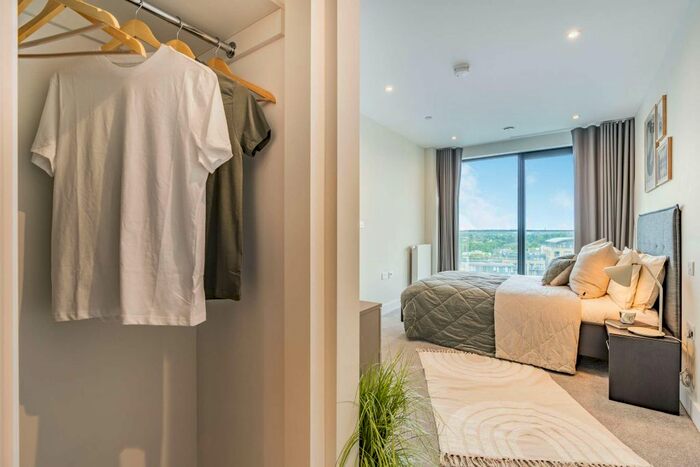 3 Bedroom Flat To Rent In Thomas Layton Way, Brentford, TW8