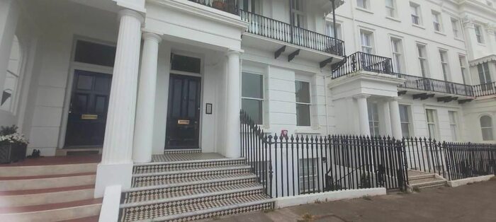 2 Bedroom Flat To Rent In Lewes Crescent, Brighton, East Sussex, BN2