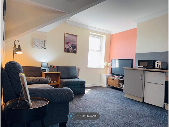 2 Bedroom Flat To Rent In Kremlin Drive, Liverpool, L13