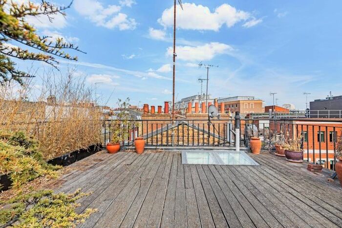 2 Bedroom Flat To Rent In Goodwins Court, London, WC2N