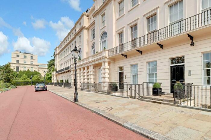 4 Bedroom Flat To Rent In Cambridge Terrace, Regents Park, NW1