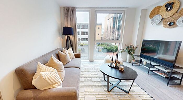 1 Bedroom Flat To Rent In Dumballs Road, Cardiff, CF10