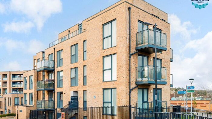 1 Bedroom Flat For Sale In Station Approach Road, Coulsdon, Surrey, CR5