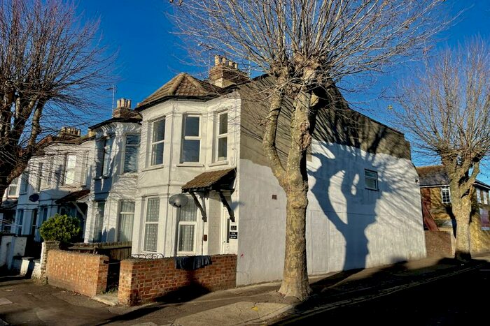 2 Bedroom Flat To Rent In Maldon Road, Southend-on-Sea, SS2