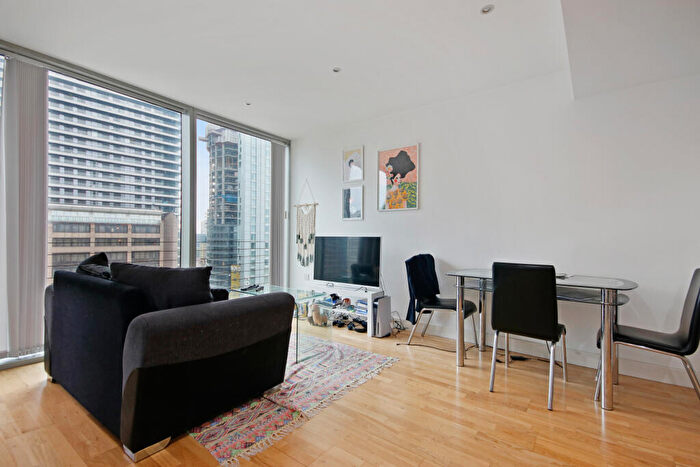 1 Bedroom Flat To Rent In The Landmark, Canary Wharf, E14
