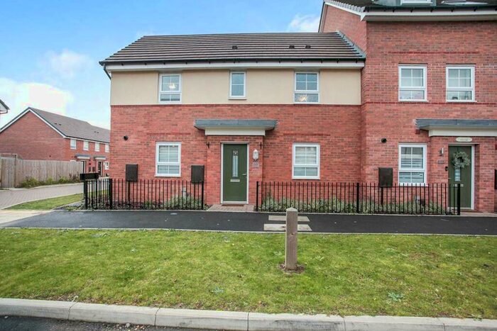 3 Bedroom Link Detached House To Rent In Queen Elizabeth Road, Nuneaton, Warwickshire, CV10