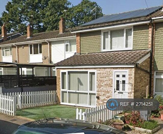 2 Bedroom End Of Terrace House To Rent In Hawbeck Road, Gillingham, ME8