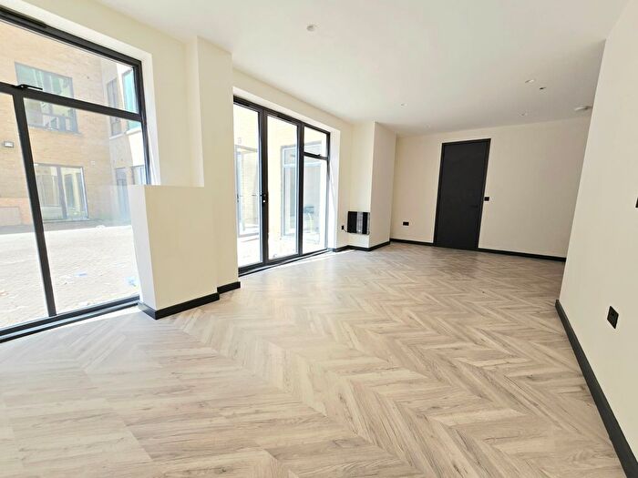 Studio To Rent In Windsor Road, Slough, SL1