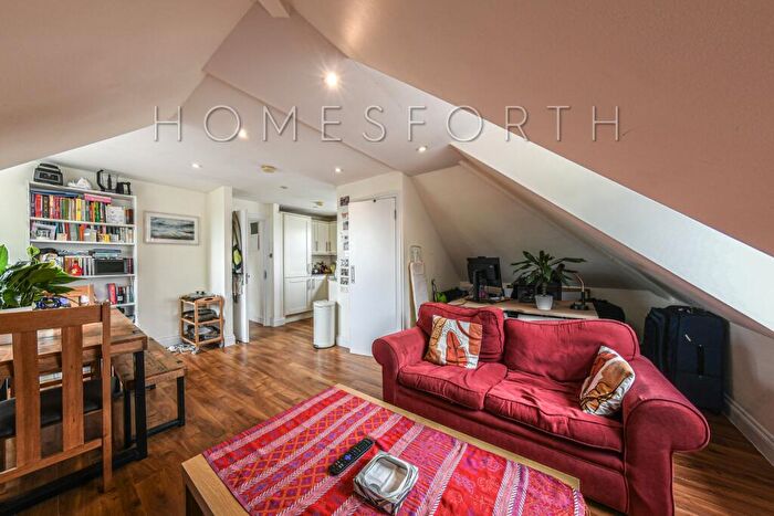 1 Bedroom Flat To Rent In Gladstone Court, Anson Road, Willesden Green, NW2