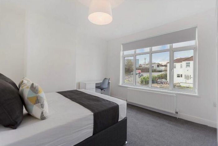 4 Bedroom Semi-Detached House To Rent In Station Road, Filton, Bristol, BS34