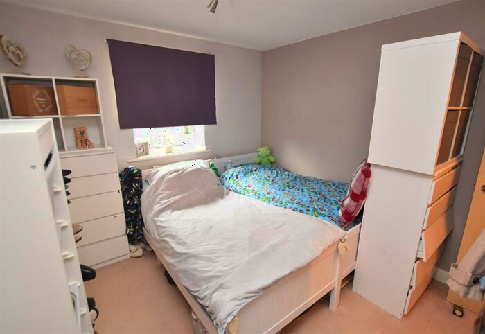 2 Bedroom Apartment For Sale In The Links, Howbeck Road, Oxton, CH43