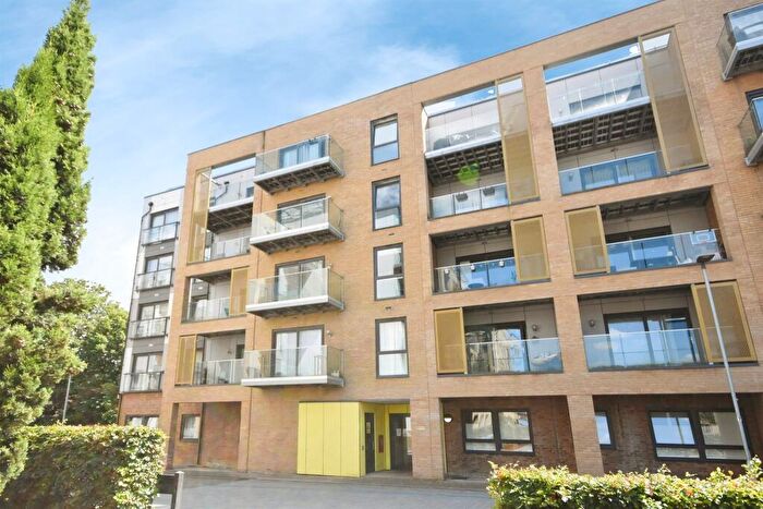 2 Bedroom Flat For Sale In Watson Heights, Chelmsford, CM1
