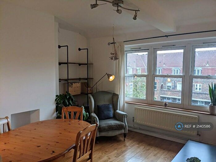 3 Bedroom Flat To Rent In Benbow House, London, SE8