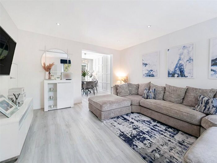 3 Bedroom End Of Terrace House For Sale In Ardmaleish Crescent, Glasgow, Glasgow City, G45