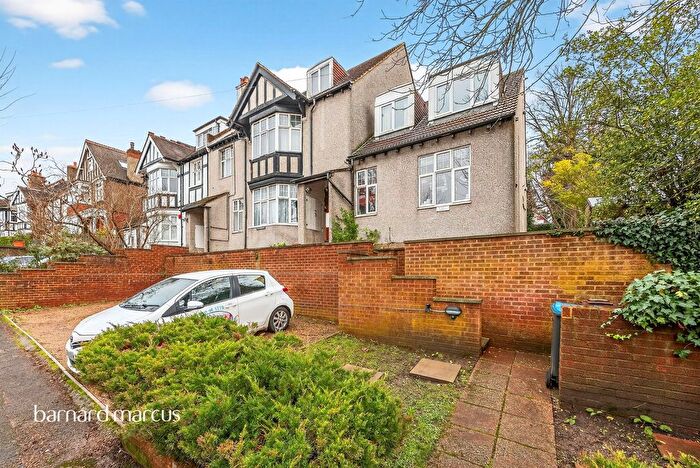 2 Bedroom Flat For Sale In Heathhurst Road, South Croydon, CR2