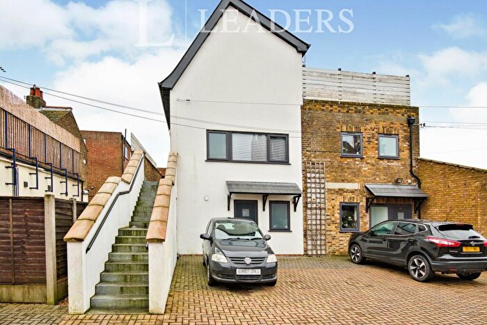 2 Bedroom Maisonette To Rent In Tudor Mews, West Street, Southend On Sea, SS2