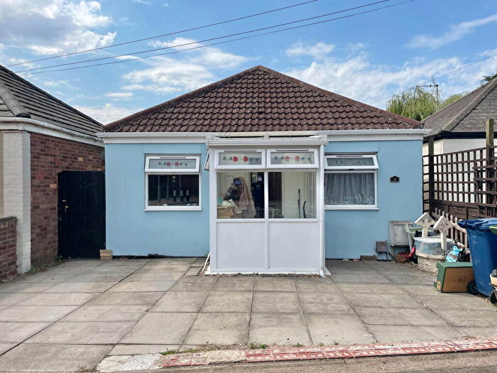2 Bedroom Detached Bungalow For Sale In Hundred Road, March, Cambs, PE15