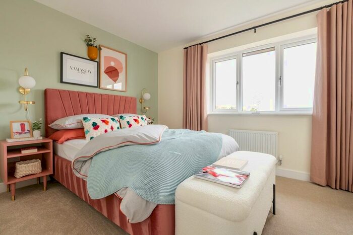 3 Bedroom Semi Detached House For Sale In Clipstone Park, Leighton Buzzard, LU7