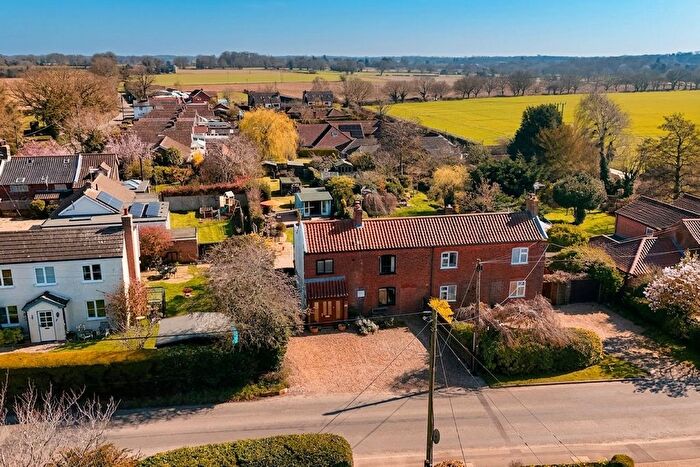 3 Bedroom Cottage For Sale In Salhouse Road, Little Plumstead, Norwich, NR13