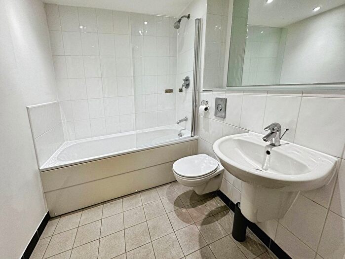 2 Bedroom Flat To Rent In Beringa, Gotts Road, Leeds, West Yorkshire, LS12