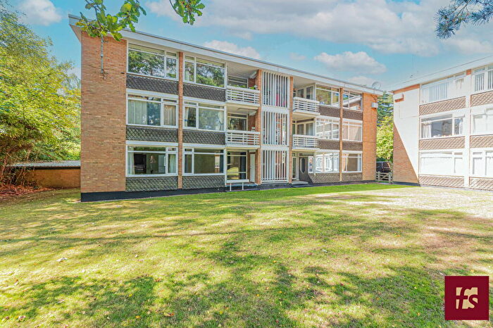 2 Bedroom Apartment For Sale In Wulwyn Court, Linkway, Crowthorne, Berkshire, RG45