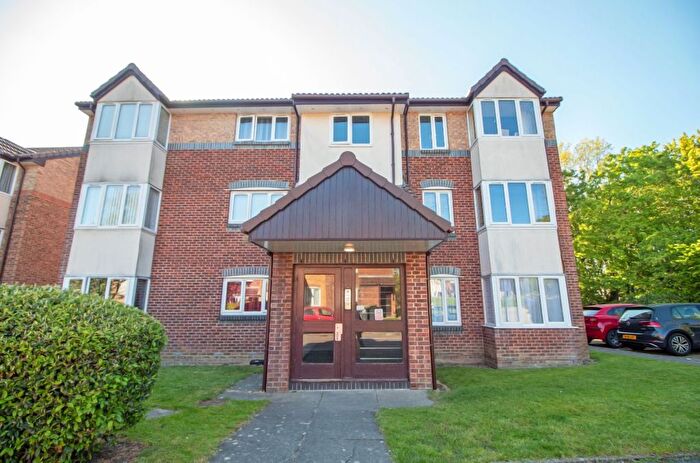 2 Bedroom Flat For Sale In Tor Close, Crookhorn, PO7