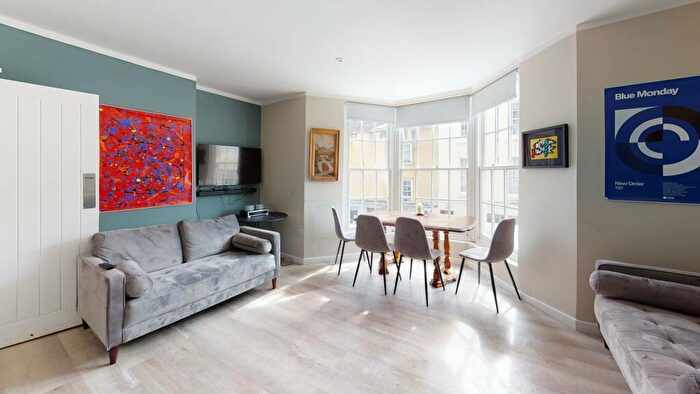 3 Bedroom Flat To Rent In Portland Street, Bristol, BS8