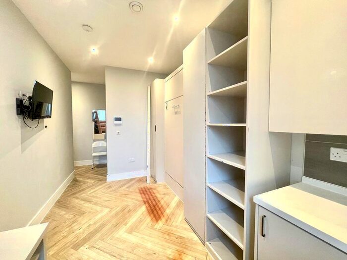 Studio To Rent In Hanger Lane, London, W5