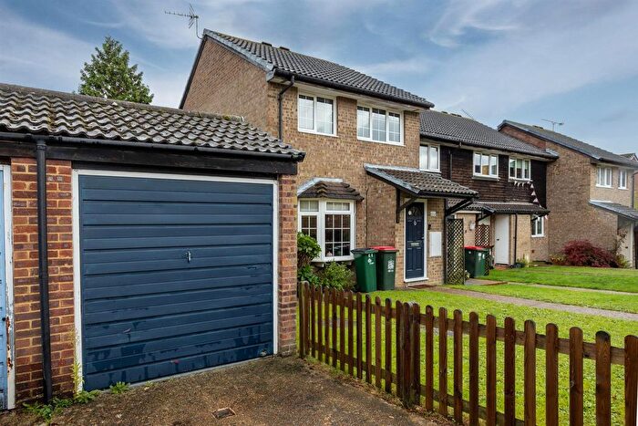3 Bedroom End Terrace House For Sale In Horseshoe Close, Crawley, RH10