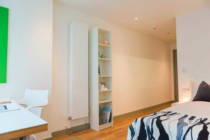 Studio To Rent In Education Square, E1 - Photo 3