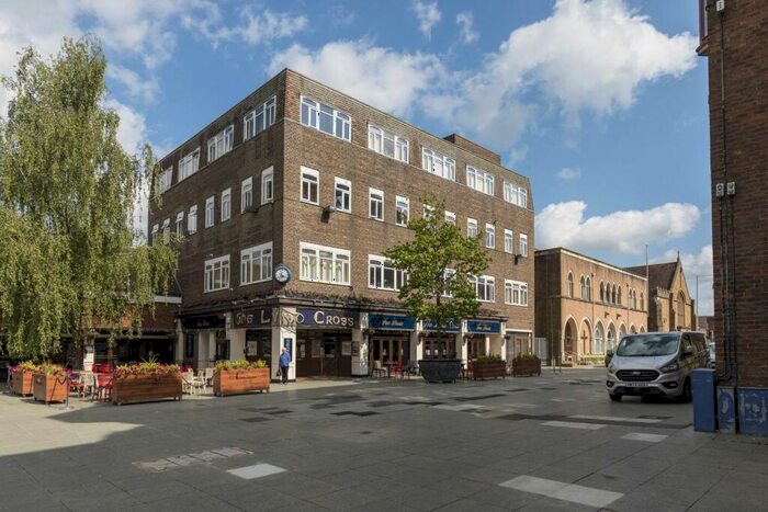 2 Bedroom Flat To Rent In St Johns House, Horsham, RH12