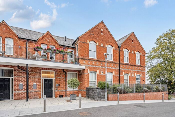 2 Bedroom Flat For Sale In Tennyson House, Laureate Gardens, Henley-On-Thames, Oxfordshire, RG9