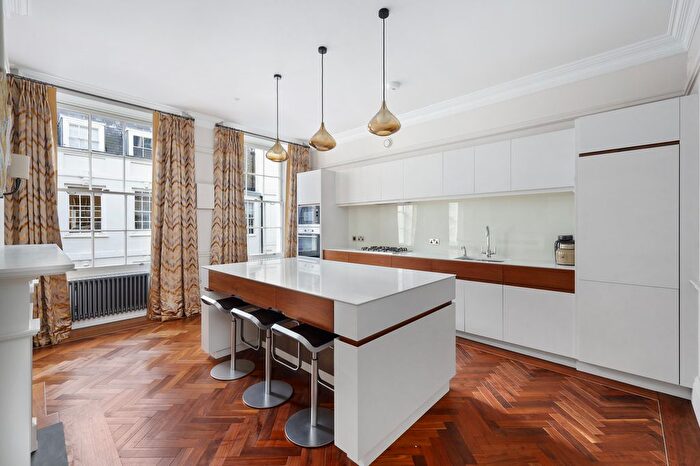 2 Bedroom Flat To Rent In Buckingham Street, London, WC2N