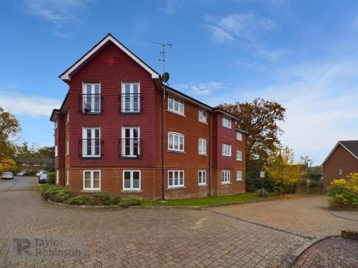 2 Bedroom Flat To Rent In Lindisfarne House, Southgate, Crawley, West Sussex., RH11
